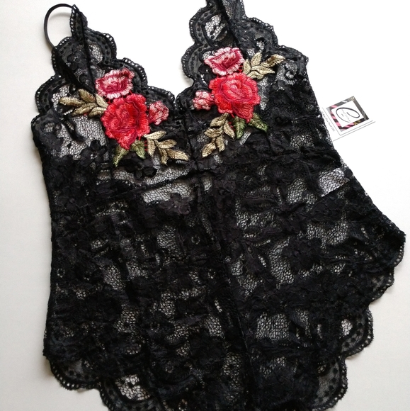 Rose embroidery lace bodysuit. - Picture 3 of 5